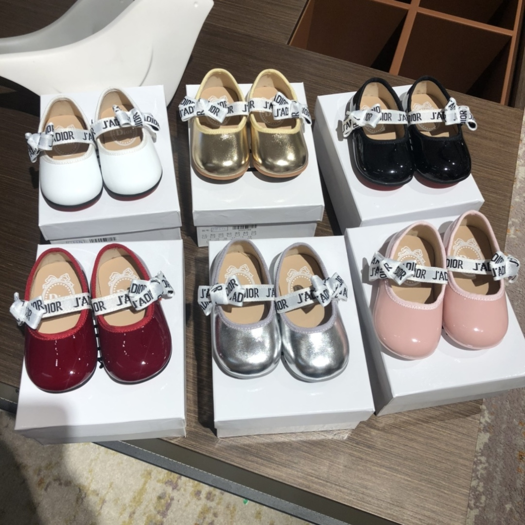 Children's shoes child